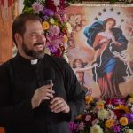 Sacerdote pide a Dios en medio de operativo militar en México