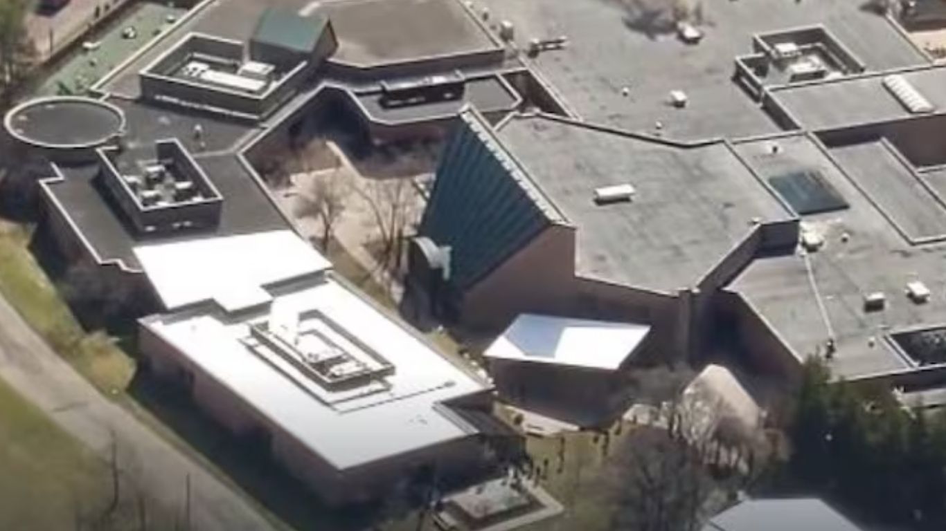 ataques en sinagoga de Michigan y universidad de Virginia