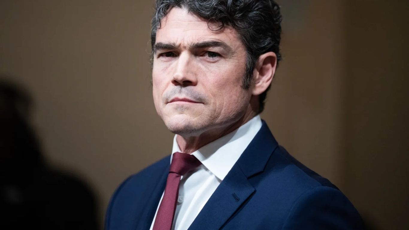 Joe Kent renuncia y niega amenaza de Irán