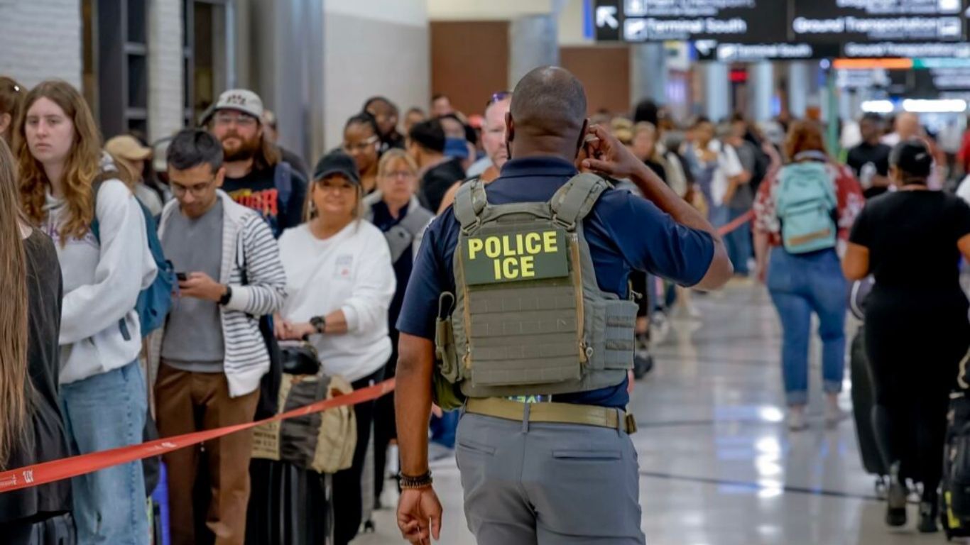 Despliegue de ICE en aeropuertos de EE.UU.