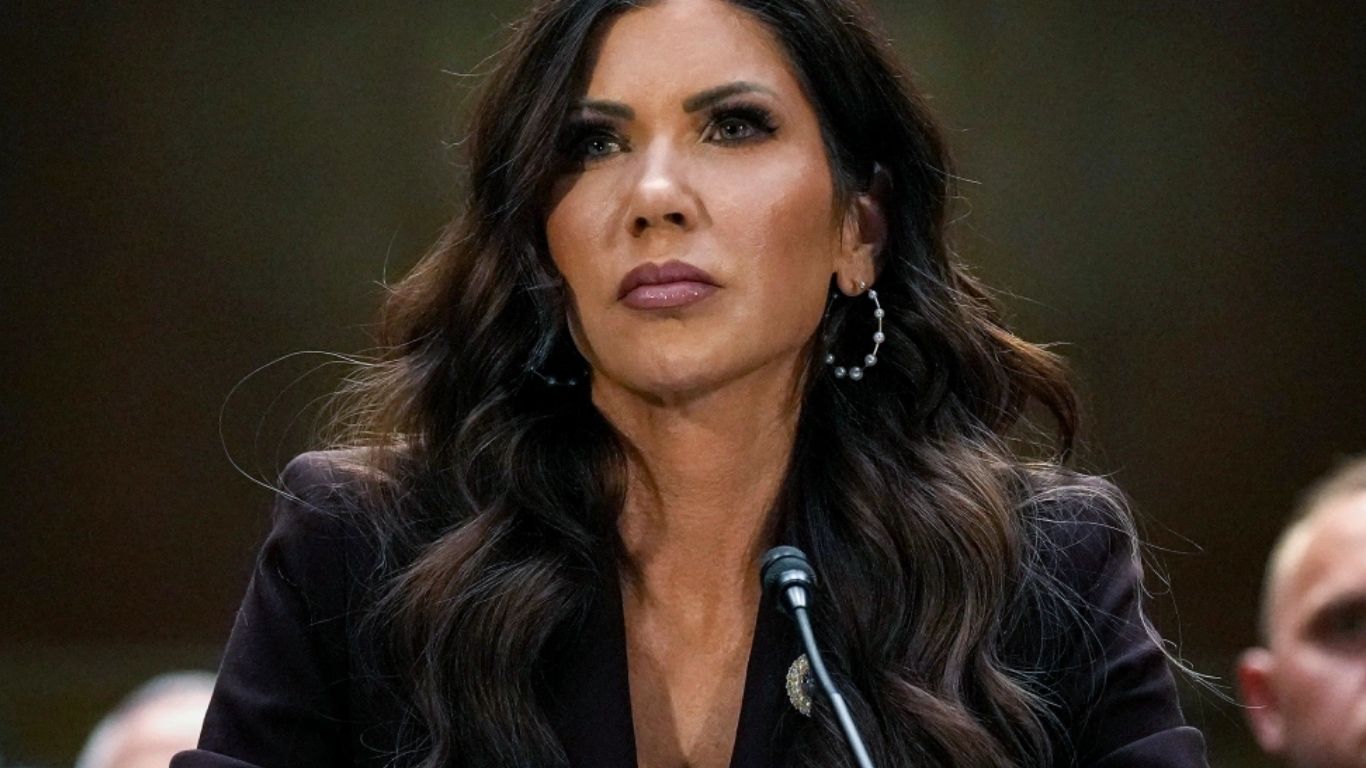 Trump sustituye a Kristi Noem en Seguridad Nacional