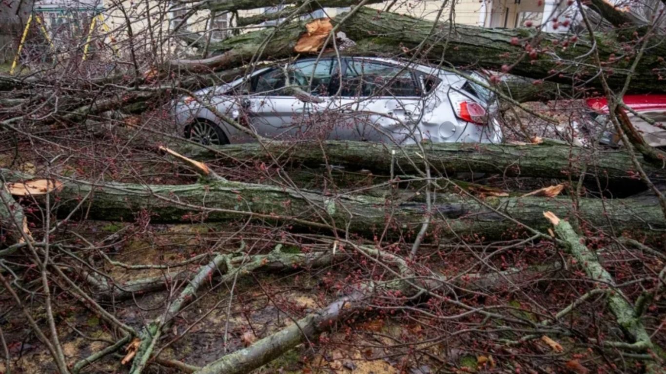 Tornados en EEUU terminan mal dejan al menos ocho muertos