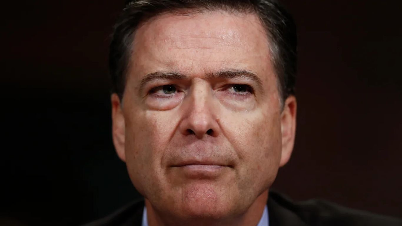 James Comey acusado formalmente por amenaza a Trump