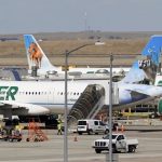 Avión de Frontier Airlines impacta y mata a persona